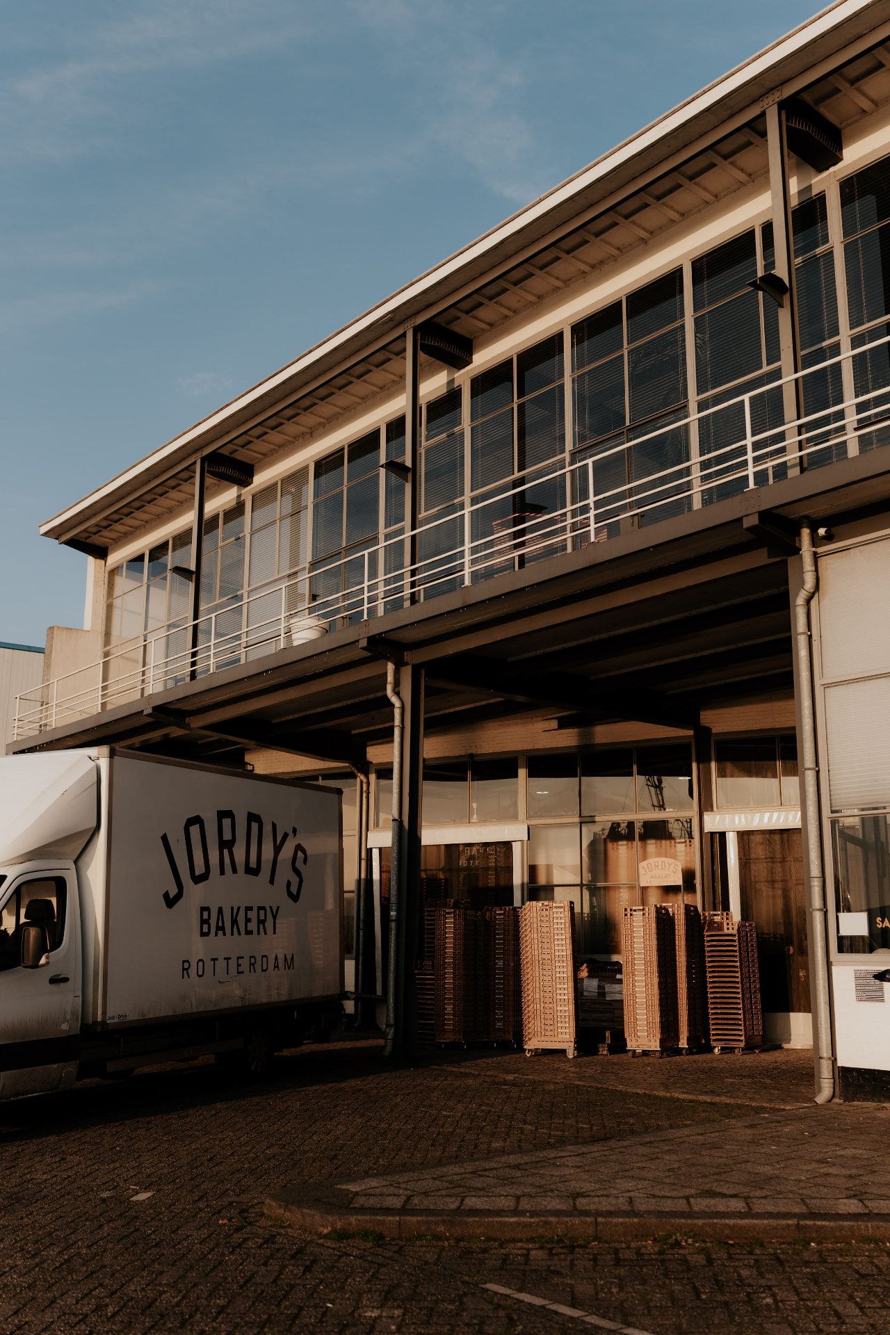 Jordy's Bakery vestiging met bakkerijbus